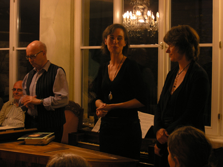 Sylvia Ackermann und Judith Freise mit Franz Joseph Döring im Claviersalon Miltenberg