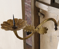 Leuchter an der italienischen Prozessionsorgel im Claviersalon